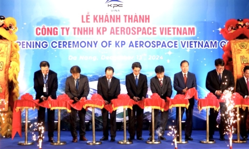 Nhà máy sản xuất linh kiện hàng không cho Boeing 787 đi vào hoạt động