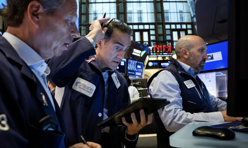 Chứng khoán Mỹ trượt dốc, giá dầu cũng đi xuống vì mối lo nhu cầu