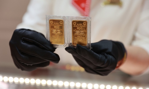 Giá vàng trong nước “chạm đáy” trong tháng qua