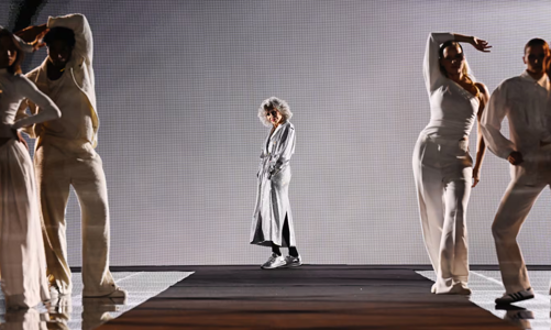 Ngành thời trang thức tỉnh trước nền “kinh tế bạc”