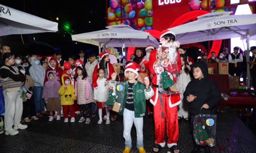 Đà Nẵng tặng 2.000 phần quà cho người dân và du khách trong đêm Giáng sinh