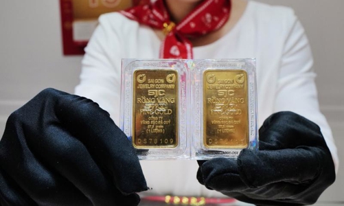 Giá vàng trong nước tiếp đà giảm theo xu thế của thế giới