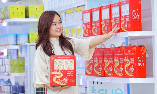 Món quà sức khỏe mùa Tết 2025: TH true NUT & TH true OAT với thông điệp “Vị hạnh phúc - Xuân sung túc” 