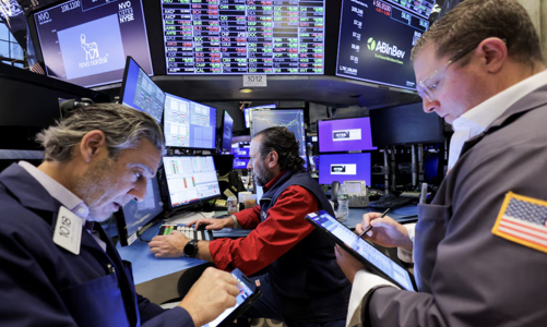 Chứng khoán Mỹ mất điểm vì cổ phiếu Tesla, giá dầu tăng 2%