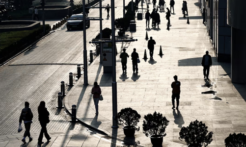 Trung Quốc mạnh tay tăng lương cho công chức để kích thích kinh tế