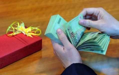 Lằn ranh pháp luật giữa quà biếu và hối lộ