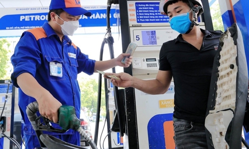 Tiếp tục tăng giá xăng dầu