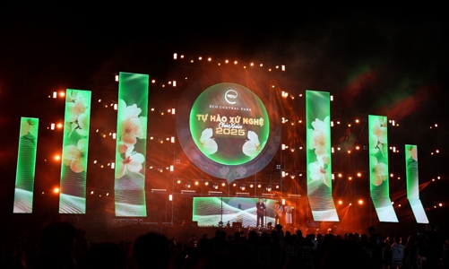 “Tự hào xứ Nghệ - chào Xuân 2025” thu hút hơn 5 nghìn khán giả Nghệ Tĩnh 