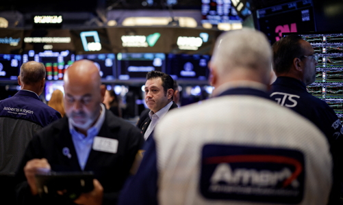 Chứng khoán Mỹ gượng dậy, giá dầu xuống đáy 1 tháng sau khi ông Trump hoãn áp thuế quan