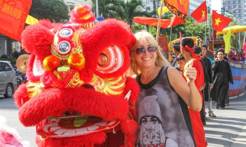 Đầu xuân, ngành du lịch “bội thu” trên cả nước