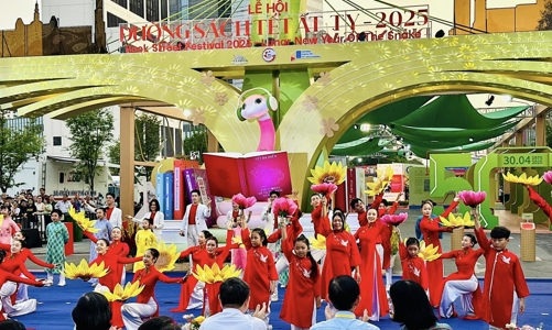 Lễ hội Đường sách Tết nhận doanh thu kỷ lục