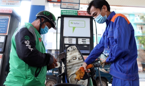 Giá xăng dầu biến động trái chiều