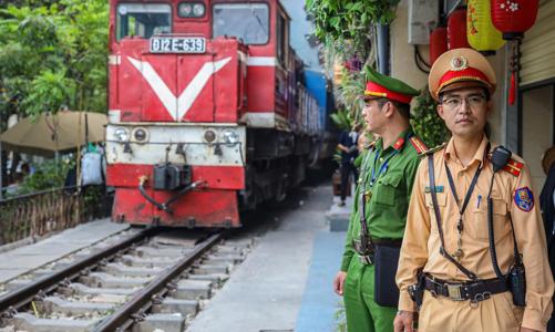 Cảnh sát giao thông ra quân kiểm tra, xử lý vi phạm an toàn đường sắt từ ngày 15/2