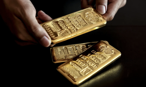 Vàng tăng giá sáng đầu tuần, áp lực giảm trong ngắn hạn đang lớn