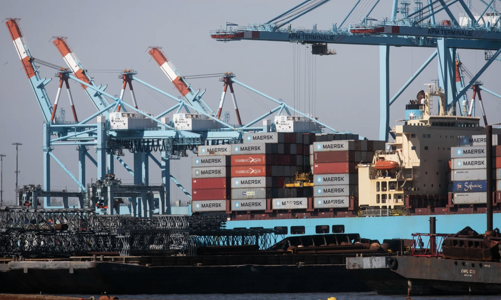 Doanh nghiệp Mỹ lao đao vì lãi suất cao và thuế quan của ông Trump