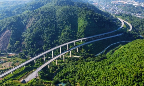 Sắp triển khai nhiều gói thầu sửa chữa hư hỏng trên cao tốc Nội Bài - Lào Cai 