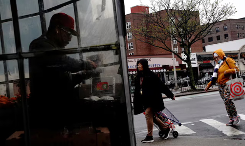 Người Mỹ mua hàng tích trữ đề phòng giá tăng do thuế quan của ông Trump