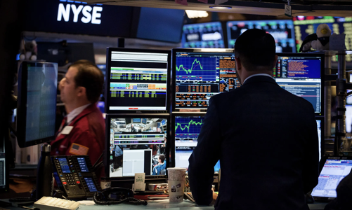 Chứng khoán Mỹ trượt dốc sau 2 phiên lập kỷ lục, giá dầu vẫn tăng