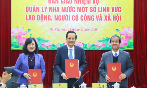 Ba Bộ trưởng bàn giao nhiệm vụ quản lý Nhà nước về lao động và giáo dục