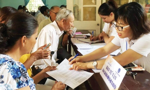 Ưu tiên cho nghỉ hưu sớm với người còn ít thời gian công tác