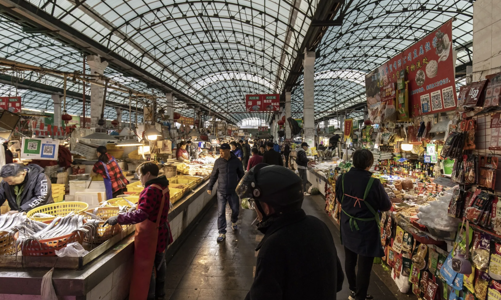 Giá tiêu dùng ở Trung Quốc giảm lần đầu tiên sau 1 năm, áp lực giảm phát đè nặng