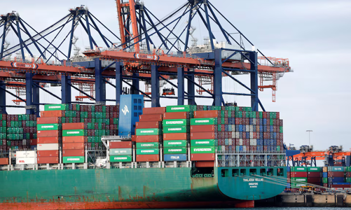 Căng thẳng Mỹ-EU leo thang: Ông Trump dọa đánh thuế quan 200%