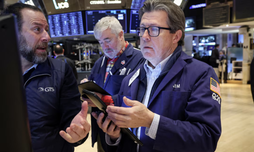 Chứng khoán Mỹ tiếp tục bán tháo, giá dầu sụt hơn 1%