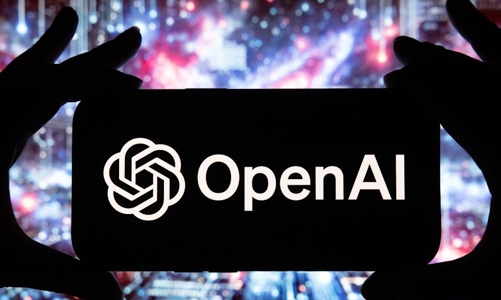 OpenAI tìm lối thoát giữa vòng vây quy định AI