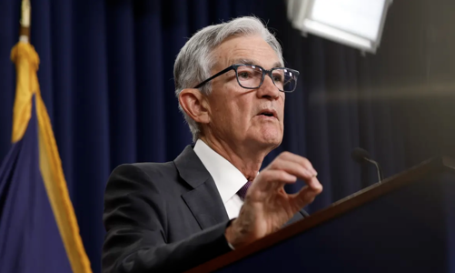Fed giữ nguyên lãi suất, phát tín hiệu giảm 2 lần trong năm 2025