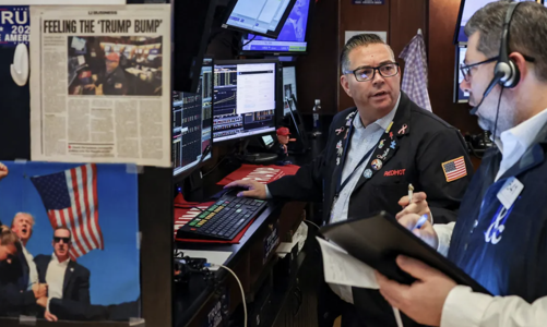 Chứng khoán Mỹ xanh rực nhờ hy vọng về thuế quan, giá dầu tăng hơn 1% sau tin Venezuela