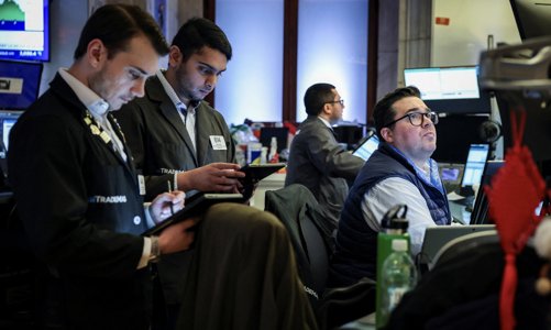 Chứng khoán Mỹ tăng 3 phiên liên tiếp, dầu chững giá do tin Nga - Ukraine