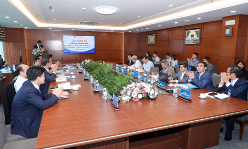 Kinh tế Việt Nam 2025: Bứt phá nhờ cải cách thể chế và đầu tư công hiệu quả