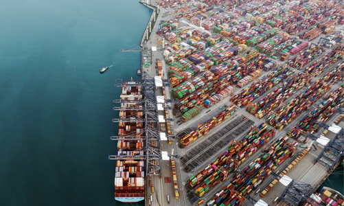 Thương chiến toàn cầu: Thế giới hứng cùng lúc 2 cú sốc