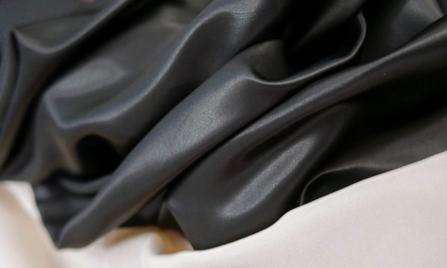 Chất liệu “thượng hạng” Việt Nam lên sàn diễn quốc tế