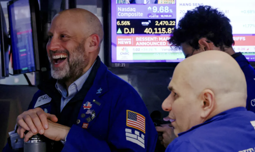 Chứng khoán Mỹ tăng mạnh nhất 17 năm sau khi ông Trump “quay xe” về thuế đối ứng, giá dầu nhảy hơn 4%