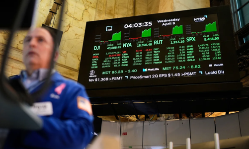 Ông Trump xuống thang thuế đối ứng, nguy cơ suy thoái kinh tế Mỹ vẫn hiện hữu