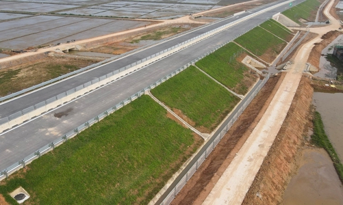 Bốn dự án đường bộ cao tốc sẽ thông xe vào dịp 30/4