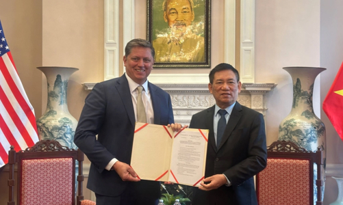 Việt Nam trao quyết định thí điểm cung cấp dịch vụ Internet vệ tinh cho SpaceX 