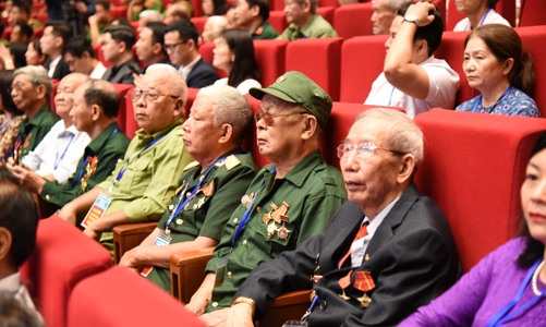 Cần quan tâm, đảm bảo đầy đủ chế độ với người có công dịp 50 năm Giải phóng miền Nam 