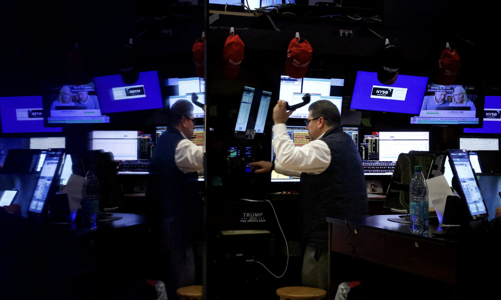 Biến động dịu bớt, chứng khoán Mỹ và giá dầu đồng loạt giảm nhẹ