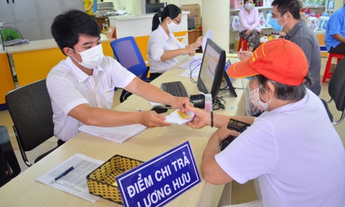 Nghỉ hưu sớm do tinh gọn bộ máy, hưởng lương hưu thế nào? 