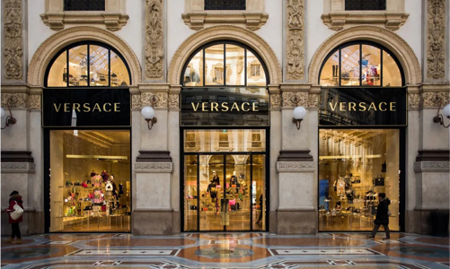 Versace sẽ ra sao dưới trướng Prada? 