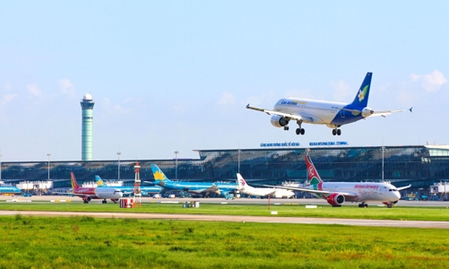 Tăng tần suất chuyến bay phục vụ các hoạt động dịp lễ 30/4