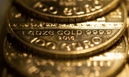 Giá vàng lao dốc chóng mặt sau loạt tin tốt từ Mỹ, SPDR Gold Trust bán gần 5 tấn