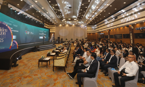 [Phóng sự ảnh] Toàn cảnh Diễn đàn Nhịp cầu Phát triển Việt Nam 2025 và Chương trình Rồng Vàng lần thứ 24