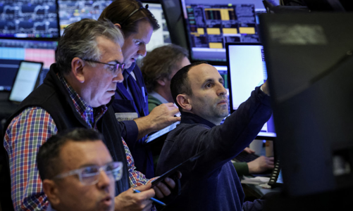 Chứng khoán Mỹ tăng điểm nhờ loạt tin tốt về thương mại, giá dầu sụt 2%