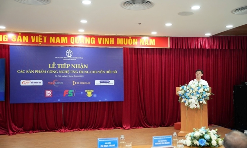 FSI trao tặng Hệ thống số hóa D-IONE cho Trung tâm phục vụ HCC Hà Nội