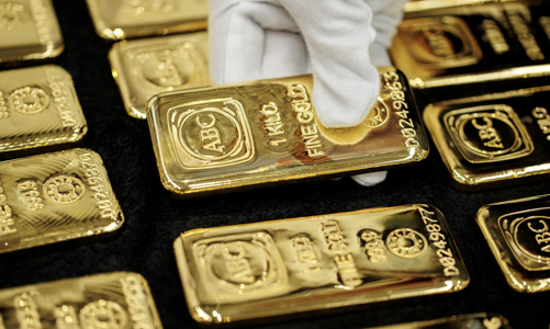 Giá vàng đuối sức vì USD phục hồi, SPDR Gold Trust gom 4 tấn