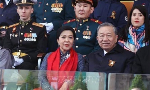 Tổng Bí thư Tô Lâm và Phu nhân dự Lễ duyệt binh kỷ niệm 80 năm Ngày Chiến thắng trong Chiến tranh Vệ quốc vĩ đại tại Moskva