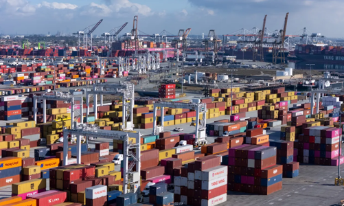 Những chuyến hàng Trung Quốc đầu tiên chịu thuế quan 145% đã cập cảng Mỹ